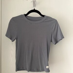 Vuori Pose Fitted Tee